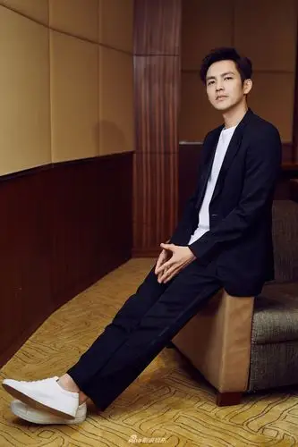 钟汉良黑色西装帅气_高清图集_新浪网