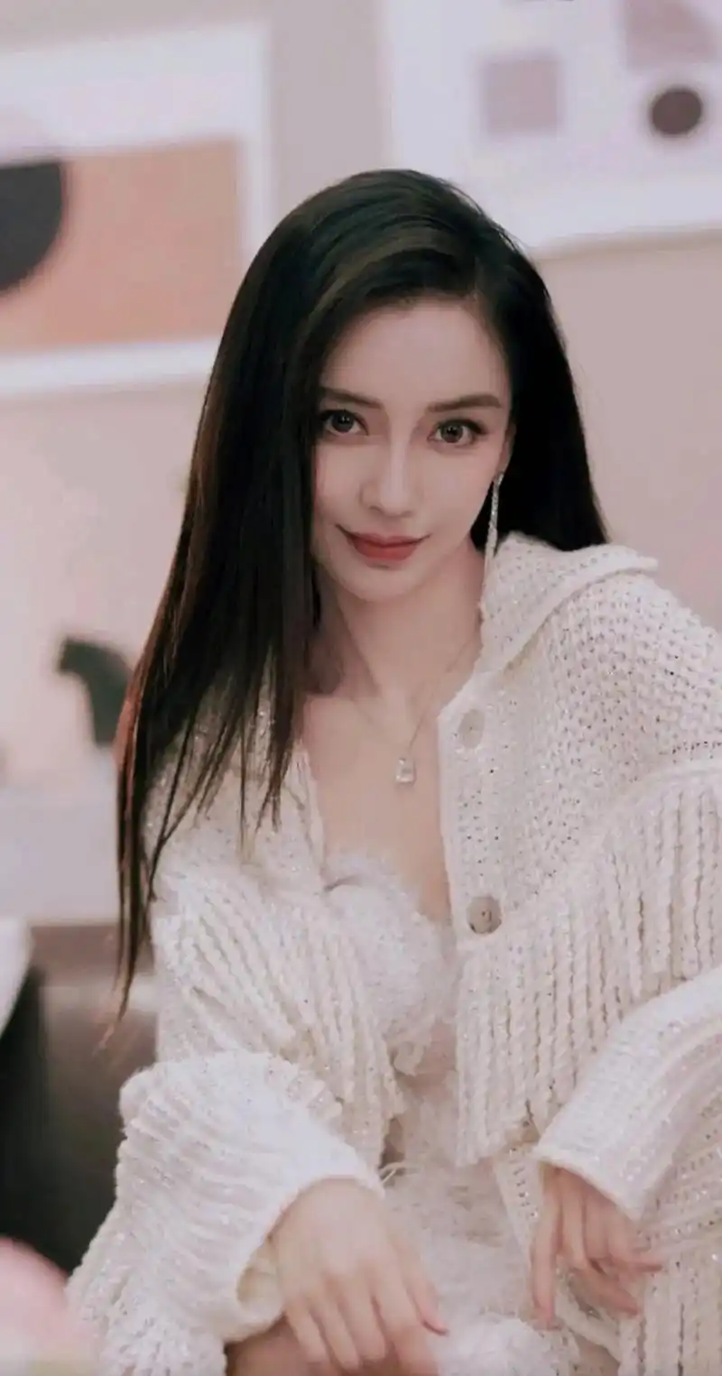 二婚离导 34岁 @angelababy 杨颖穿初秋针织开衫 - 抖音