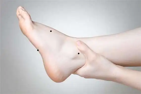 但是实际上他们生长的位置不同也是有着各自的寓意的,其中脚底长痣视