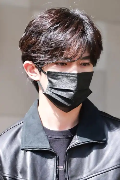 易烊千玺积家全球代言人