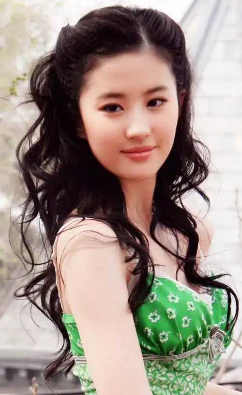 刘亦菲造型出自2008年杂志《新旅行voyage》,图源来自菲吧