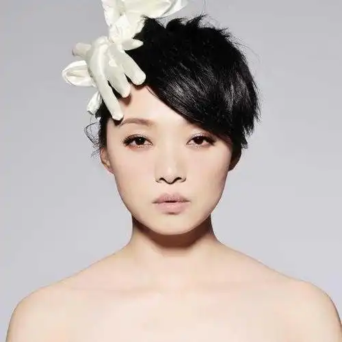 《亮剑》李云龙的两个老婆, 今一个片约不断, 一个却销声匿迹