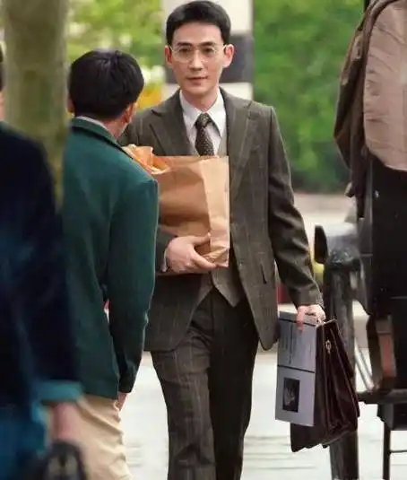 朱一龙新剧《叛逆者》剧透,又见"眼睛龙"上线,这气质绝了-第2张图片