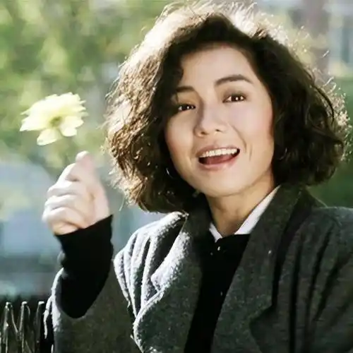 62岁钟楚红罕见亮相,复出拍广告笑容甜美,守寡十五年身家过亿_时候