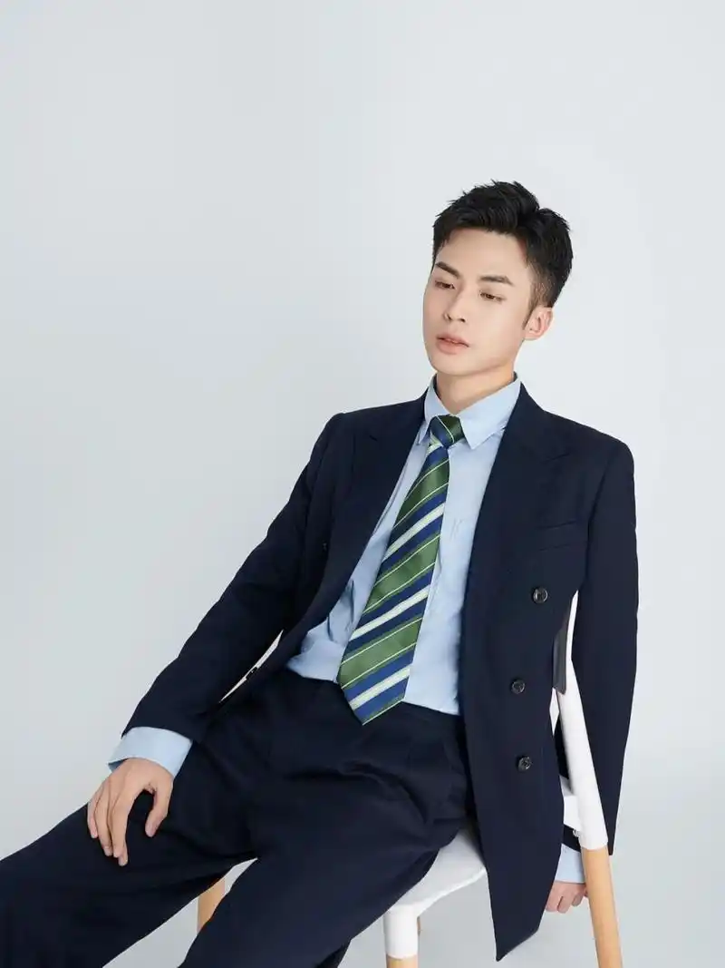 28岁男生职业形象照 9828岁男生职业形象照怎么拍?