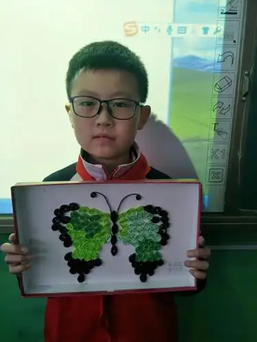 铸联合好教育 创联合好班级 四年级七班手工作品——魅力衍纸 用心