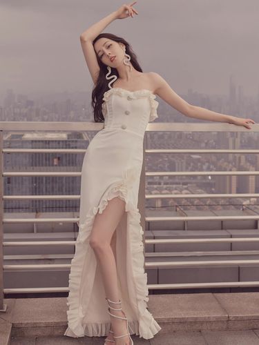 迪丽热巴白色鸡心领抹胸性感开叉荷叶边设计师款生日年会晚礼服