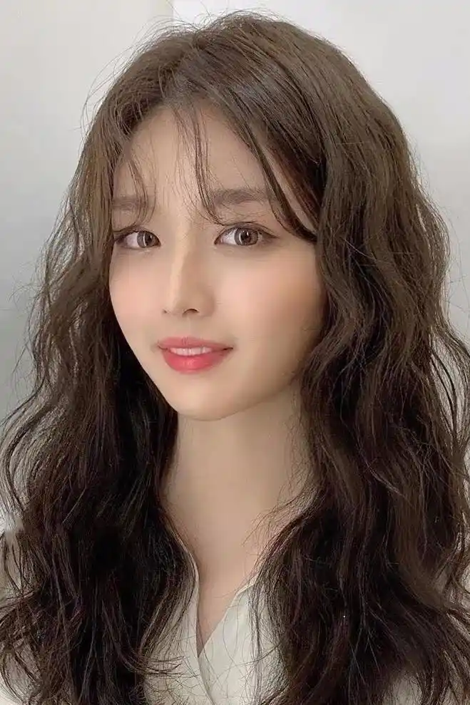 「美发图鉴」2021年最新女生烫发发型,减龄显气质的最佳选择!