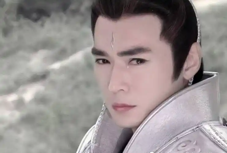 颜值巅峰的焦恩俊,一身古装,惊艳华丽这个形容词当之无愧.