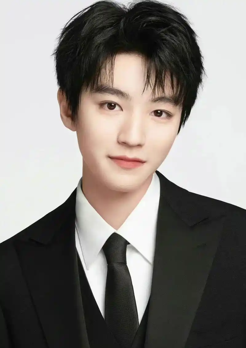 一些证件照#我的神仙爱豆 #王俊凯让人心动的n个瞬间 - 抖音