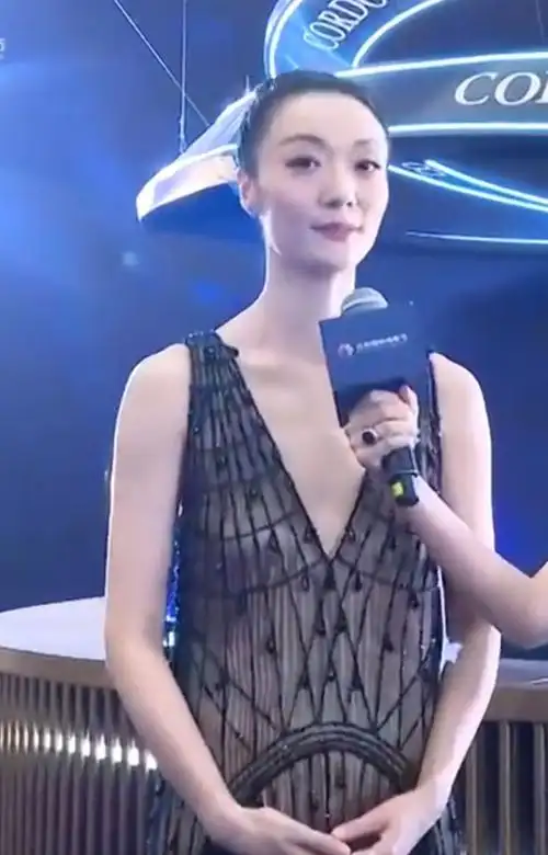 排骨胸,皱纹脸,虎背熊腰,近几次红毯女星状态真拉垮|姚晨|周冬雨|裙子