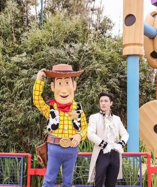 《极限挑战6》要变味了,张艺兴退出,迪丽热巴缺席_收视率_黄磊_孙红雷