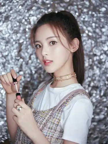 创造101杨超越高位出道,频频上热搜!但是ch2却要解散了