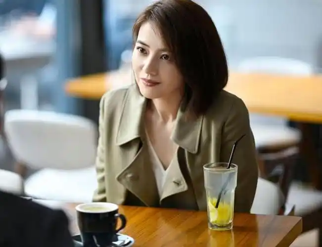 被高圆圆新剧发型圈粉一刀切短发减龄显脸小气质也太好了