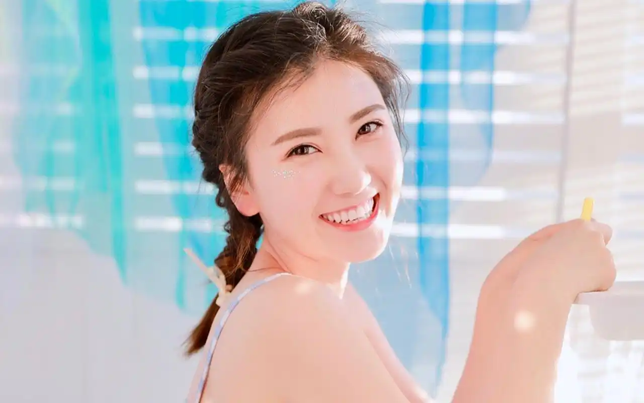 笑容甜美女孩唯美写真高清电脑壁纸高清大图预览1920x1200_美女壁纸