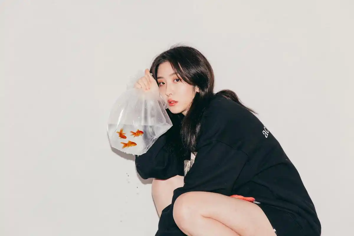 赵小棠最新写真清冷靓丽 宛如夏日祭摩登少女