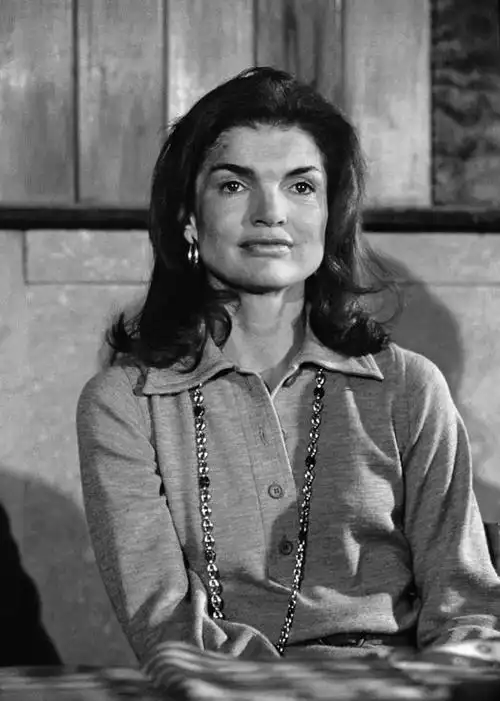 媒体新华网最优雅的第一夫人杰奎琳惊艳世人的20个瞬间