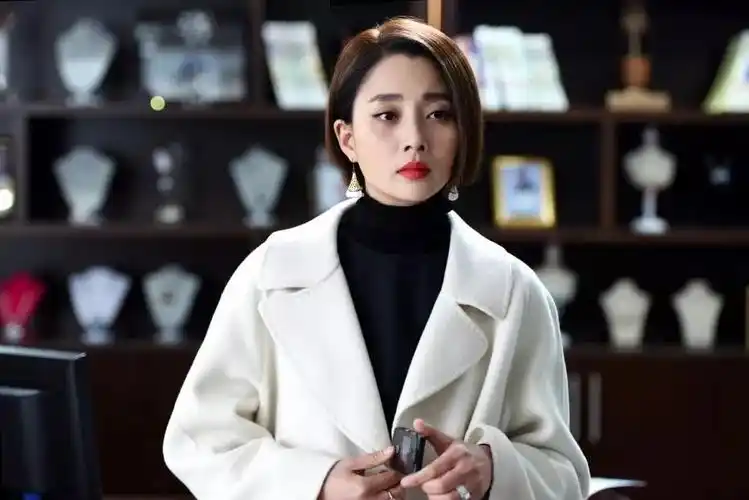 获故事原型大赞,《鸡毛飞上天》殷桃还原真实女企业家