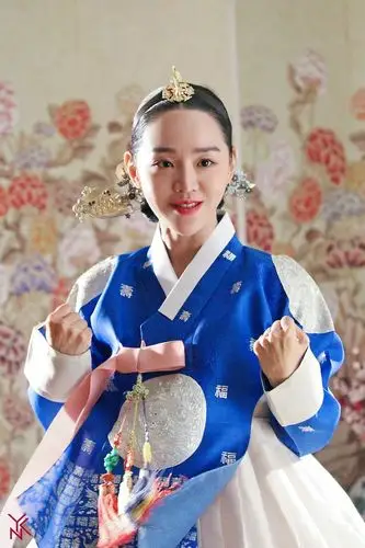 原创哲仁王后申惠善秘密古装隐藏超狂身材172cm八头身美女能吃下4包