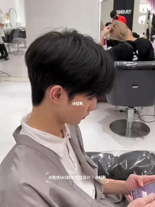 男生韩式发型推荐蓬松自然饱满不用打理