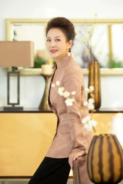 赵越,一个从16岁就开始拍戏的演员,她的演艺生涯充满了传奇色彩.