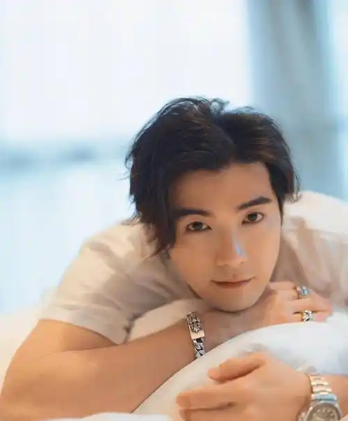 "女儿奴"贺军翔再上线!