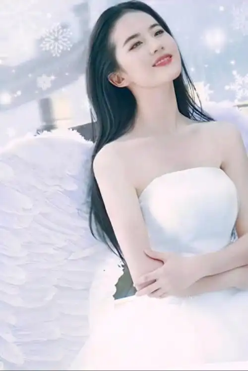 刘亦菲早期天使翅膀造型