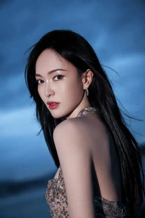 戛纳红毯##唐嫣璀璨亮片长裙##戛纳时尚故事