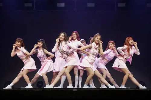 fnc新女团cherrybullet第二张迷你专辑回归showcase