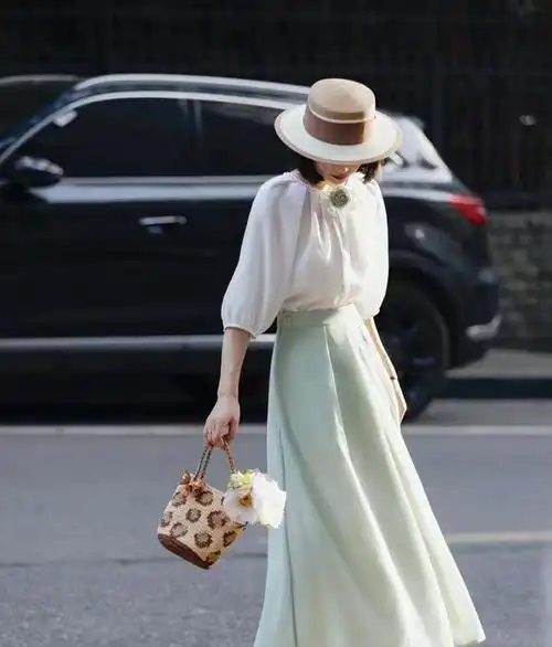 三十四岁的女人夏天穿长裙最好看记住3个技巧更优雅