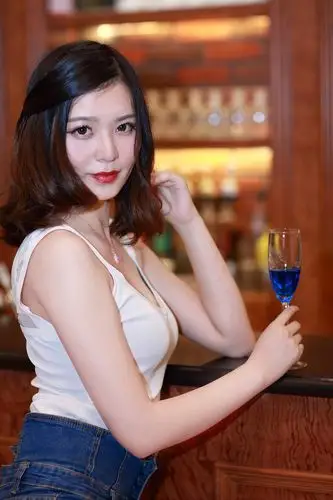 靓颜长腿美女【玮玮】