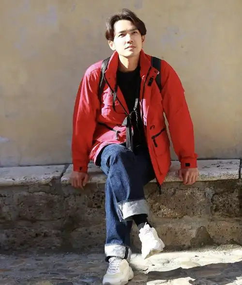 看钟汉良的"彩虹"穿搭,45秒变18,"不老男神"名副其实