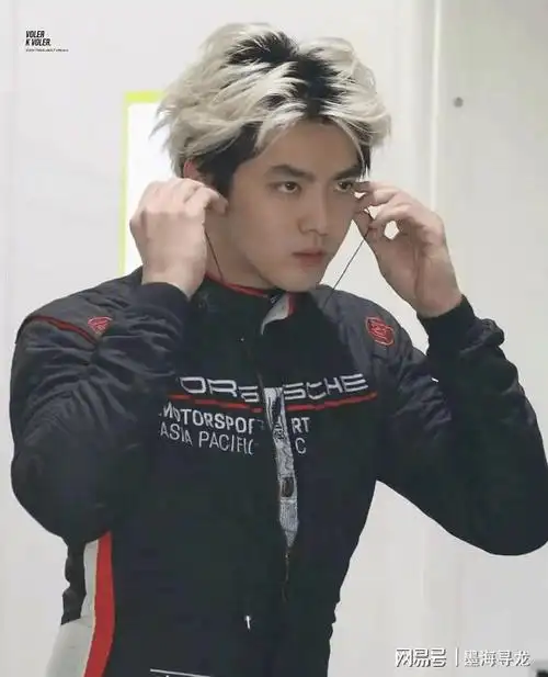 某检察院官博皮下追星,安利吴亦凡《大碗宽面》,被网友骂到删博