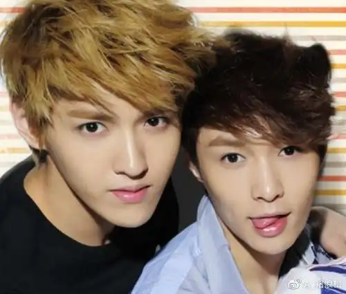 网传吴亦凡和张艺兴将同台,鹿晗多次卡点发微博,疑似示好张艺兴