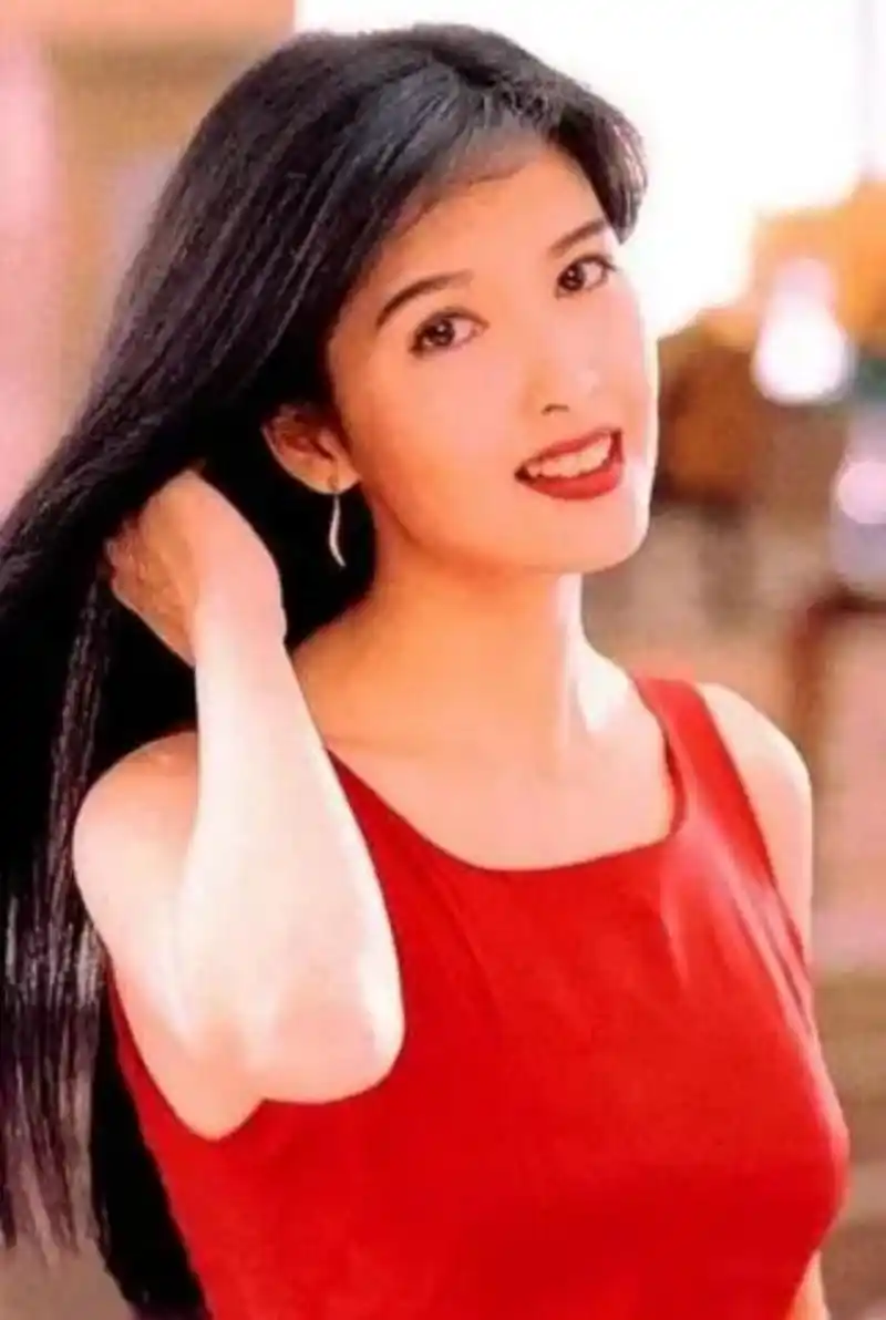 年轻时的周慧敏真好看呀!