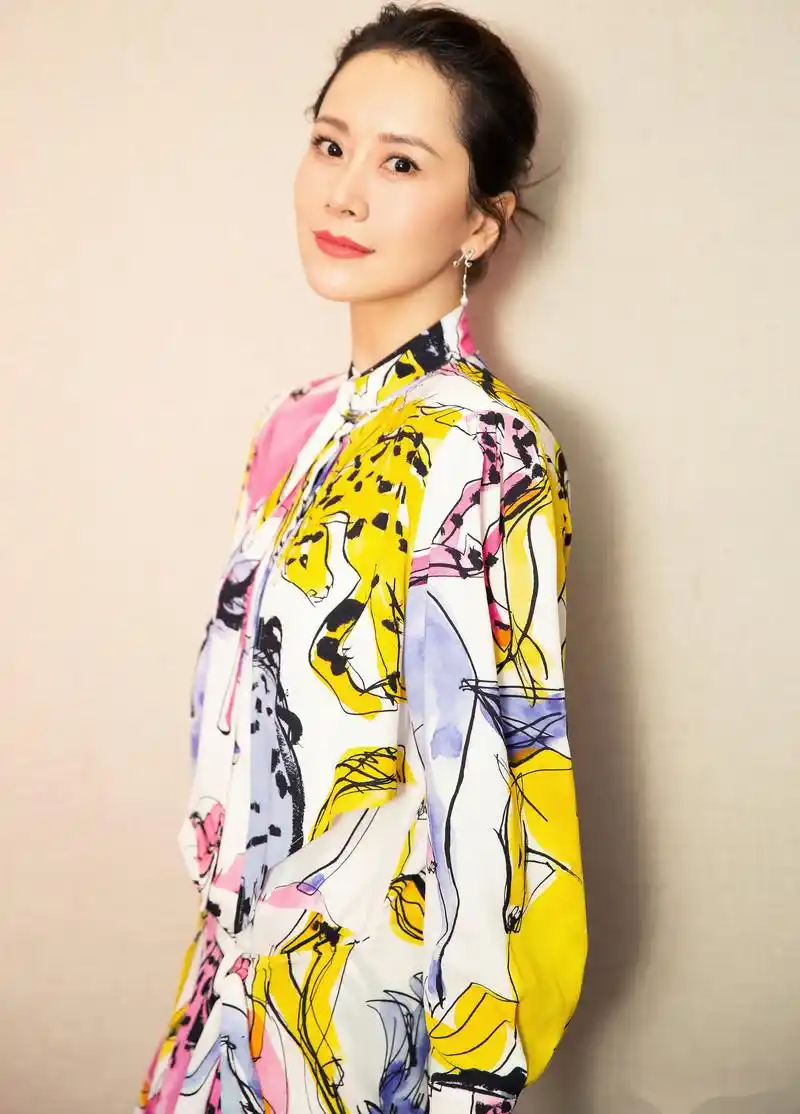 海清一直以来专注演艺事业,给观众们带来了很多优秀角色演绎.