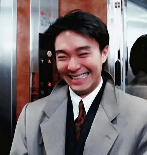 常常听人说,看周星驰的电影是笑着笑着就哭了,哭着哭着又笑了,以前看