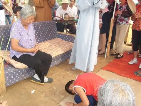 在春节给父母磕个头——清净法师