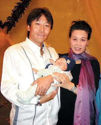 50岁那英曾遭渣男背叛现任丈夫身价不菲10岁女儿越来越美