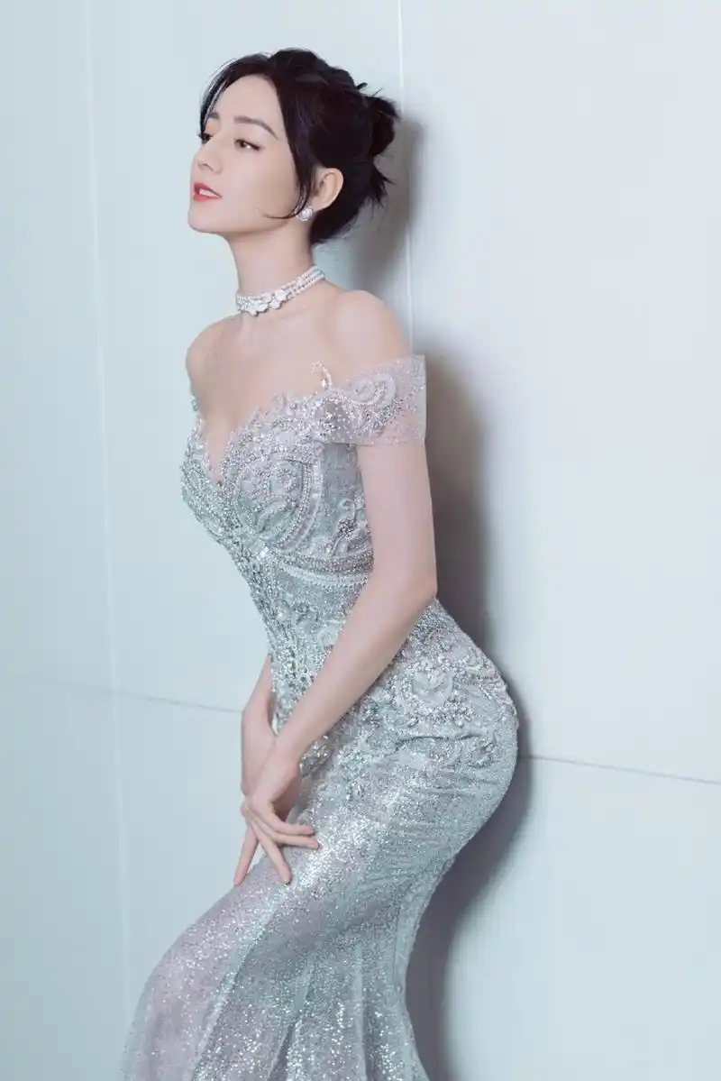 迪丽热巴祝大家高考金榜题名![心][心]