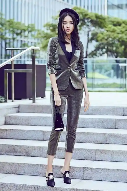 张梓琳穿上这套西装把一米八的身高变成了一米七