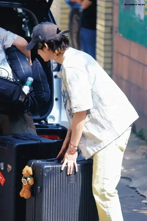 小鬼素颜录制我们仨