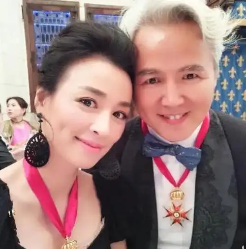 注册资本1400万,张庭老公是公司的董事长