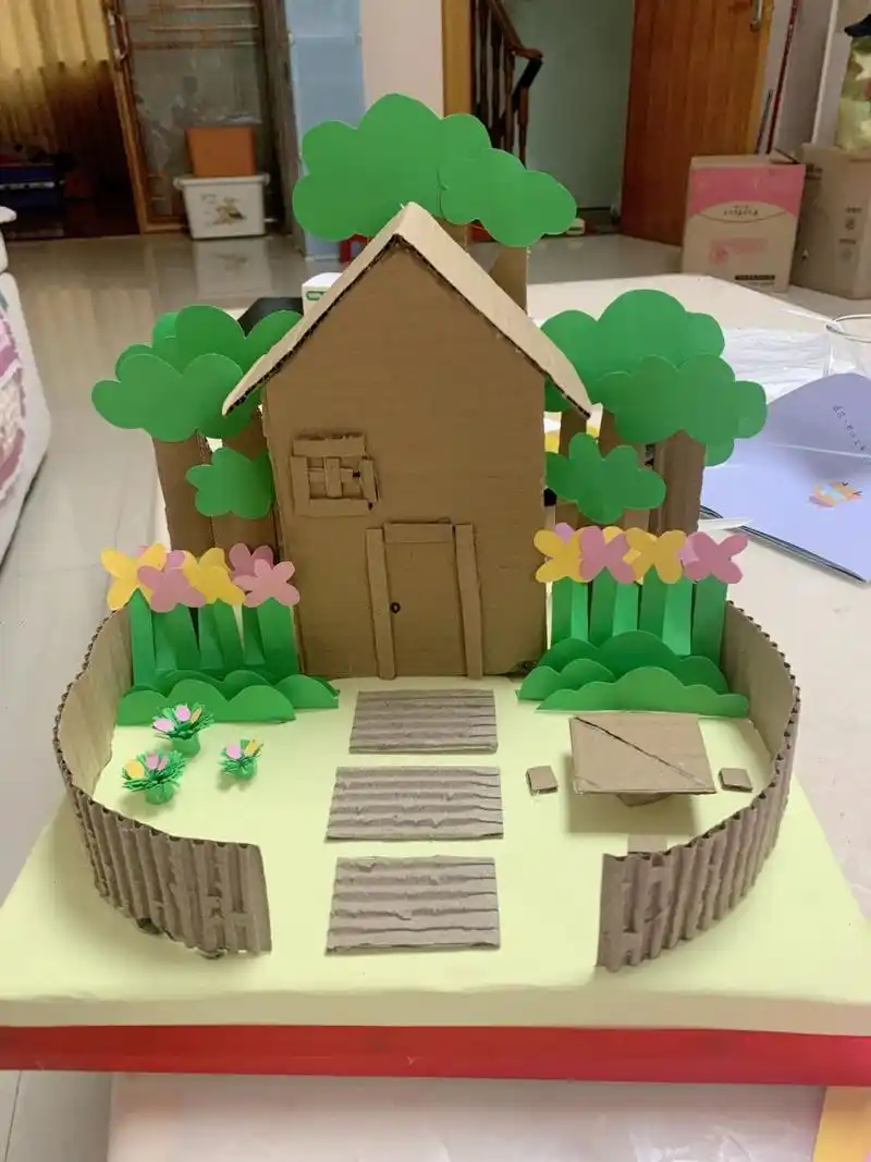 手工绘画作品 第一次做,个人还是挺满意的,材料是彩色硬卡纸,废旧纸箱