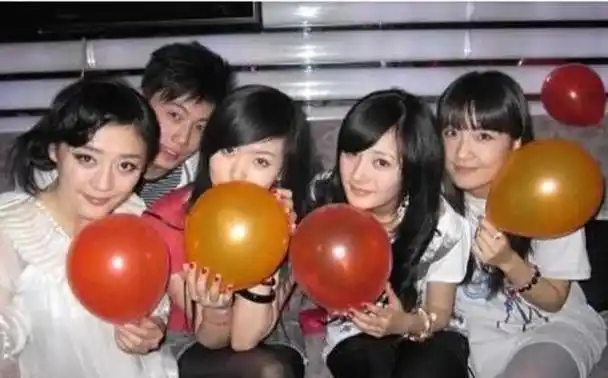 "招黑女王"袁姗姗:大学时力压杨幂,张小斐,因性格毁了自己