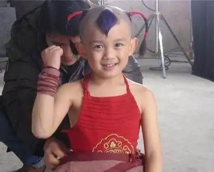 吴磊到底做错了什么海报被撤直播叫停当红小生跌落尘埃