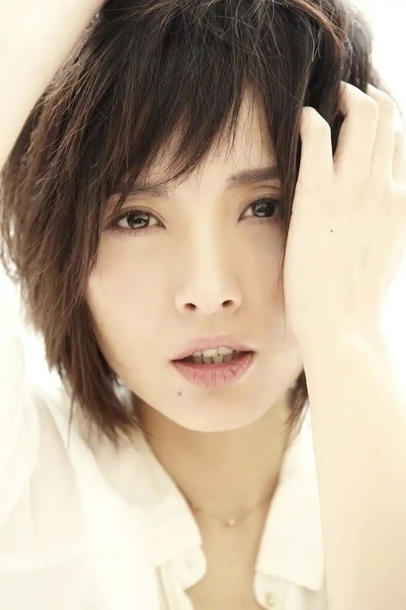 她命真好二婚嫁著名演员40岁生小儿子一家四口其乐融融