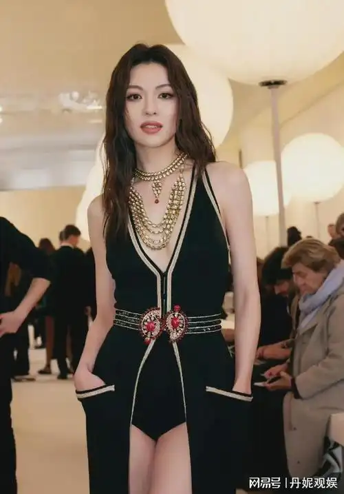 钟楚曦:荧屏新星,性感尤物撩人心弦|娱乐圈|冯小刚|性感女神_网易订阅