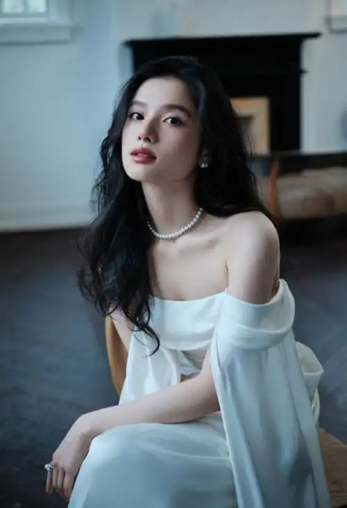 清纯小花拍一部戏睡一个男主,知名男星睡完女明星睡经纪人