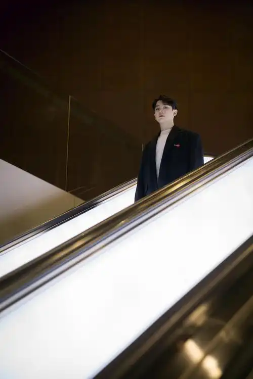 帅气小鲜肉尤长靖迷人写真,高清图片-壁纸族